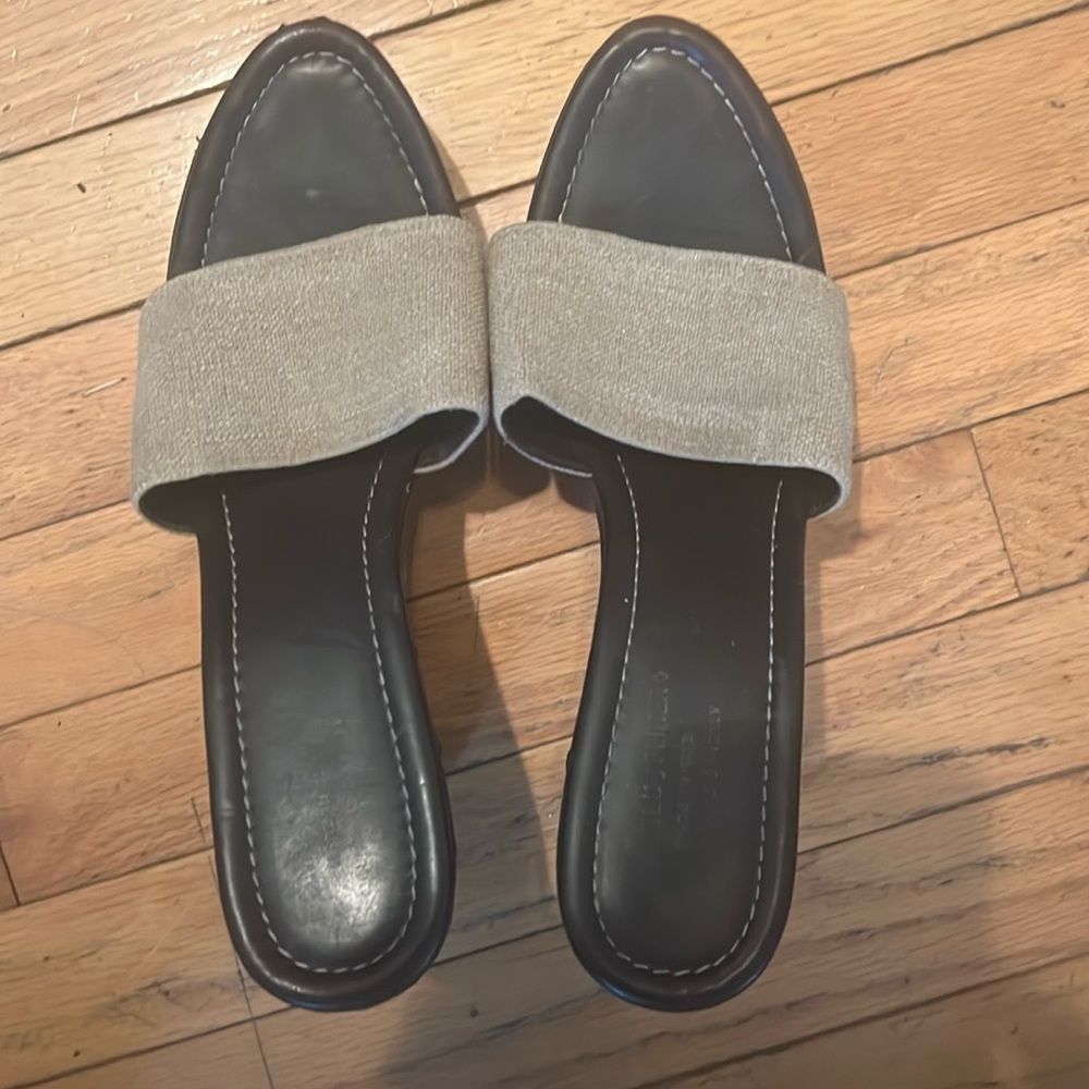 Donald Pliner clogs